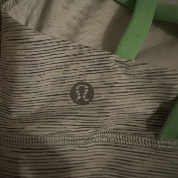 Lululemon sports bra - Picture 3 of 4